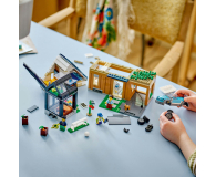 LEGO City 60398 Domek rodzinny i samochód elektryczny - 1144463 - zdjęcie 13